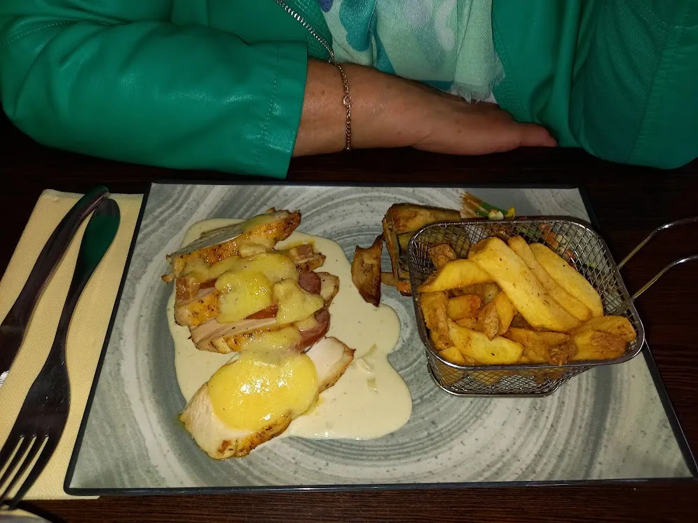 Poularde Sauce Au Comté